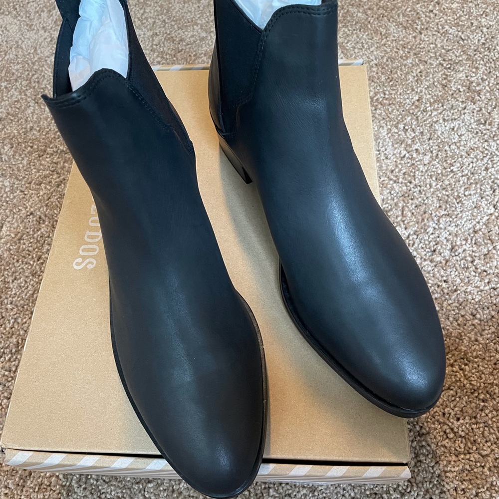 NIB black soludos marfa Chelsea boot size 9